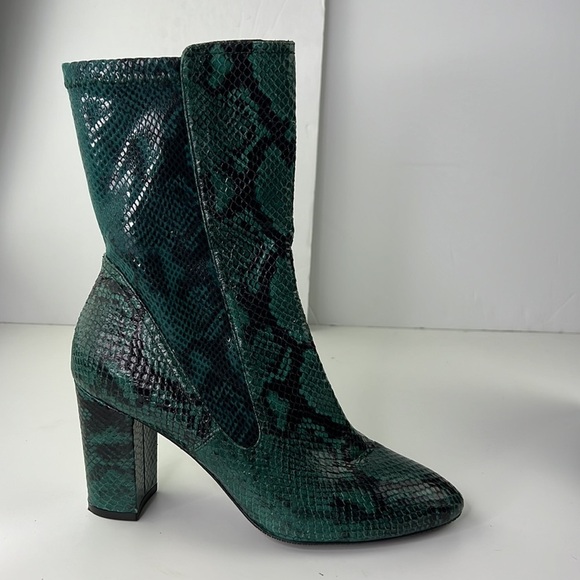 Stuart Weitzman Fifer 80 Emerald Boot with Chunky Heel - Picture 3 of 11